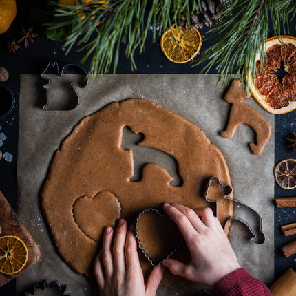 Cooks Boutique Christmas Gingerbread House Make & Decorate Cookery Class: A Fun Festive Activity for All!