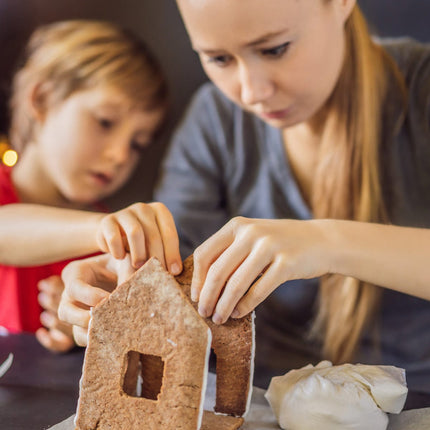 Cooks Boutique Christmas Gingerbread House Make & Decorate Cookery Class: A Fun Festive Activity for All!