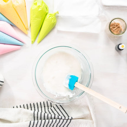 Cooks Boutique Childrens Baking Tuesday 28th May 2pm Young Bakers (8-14yrs) Cupcake Workshop: Buttercream Delights CLASS2301